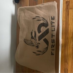 Xl first lite hoodie never worn does not fit me
